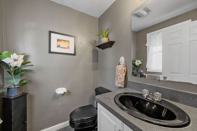 4 Mather Dr, Wareham, MA 02571