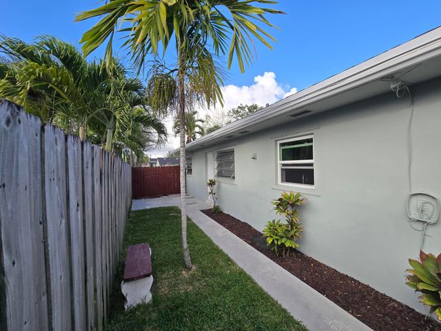 1021 SW 32nd Court 1-2, Fort Lauderdale, FL 33315