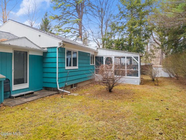 6 Springwood Drive, Saratoga Springs, NY 12866