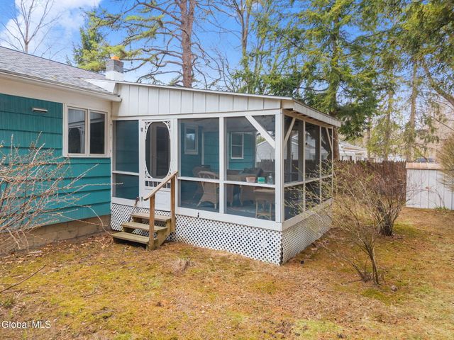 6 Springwood Drive, Saratoga Springs, NY 12866