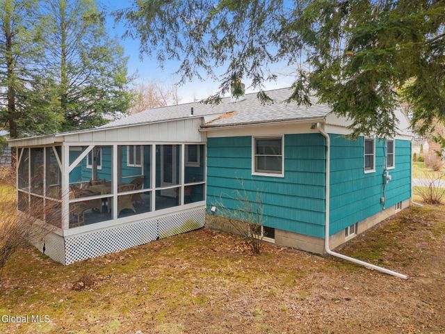 6 Springwood Drive, Saratoga Springs, NY 12866