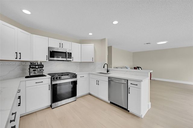 13377 NW 7th St, Plantation, FL 33325