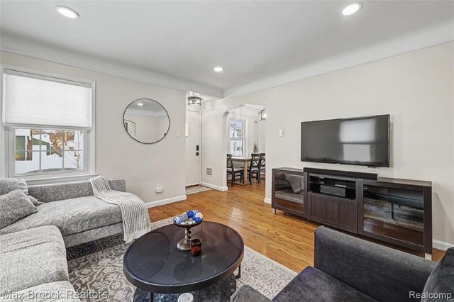 823 Mclean Avenue, Royal Oak, MI 48067