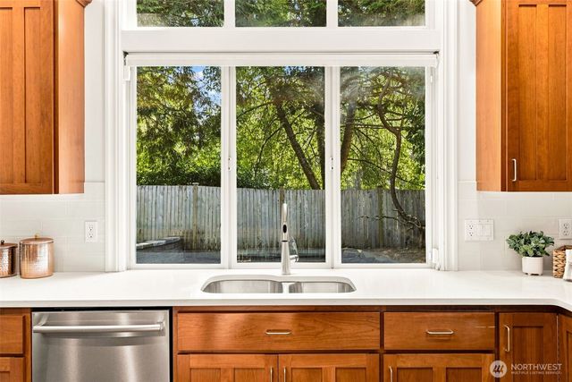 3039 92nd Place NE, Clyde Hill, WA 98004