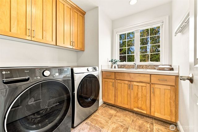 3039 92nd Place NE, Clyde Hill, WA 98004