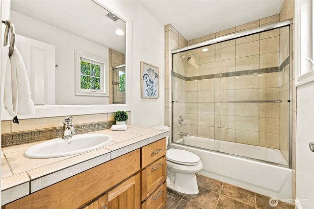 3039 92nd Place NE, Clyde Hill, WA 98004