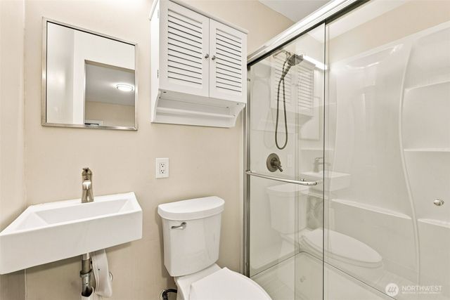 3039 92nd Place NE, Clyde Hill, WA 98004