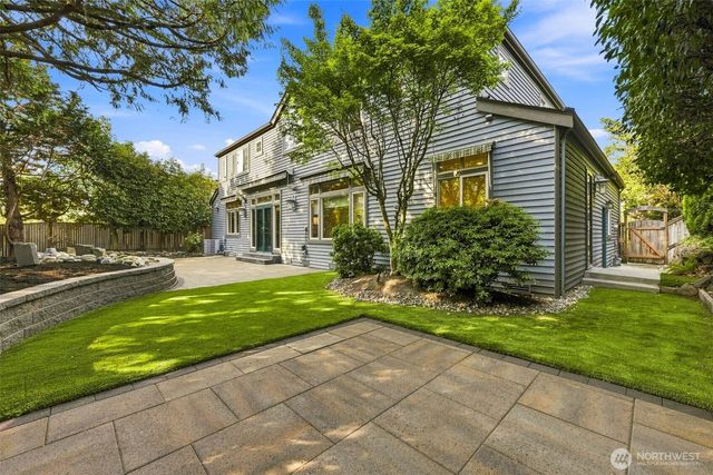 3039 92nd Place NE, Clyde Hill, WA 98004