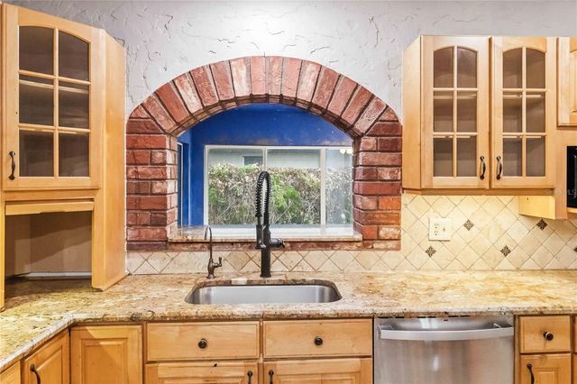 5304 ROSECREST CIRCLE, Tampa, FL 33617