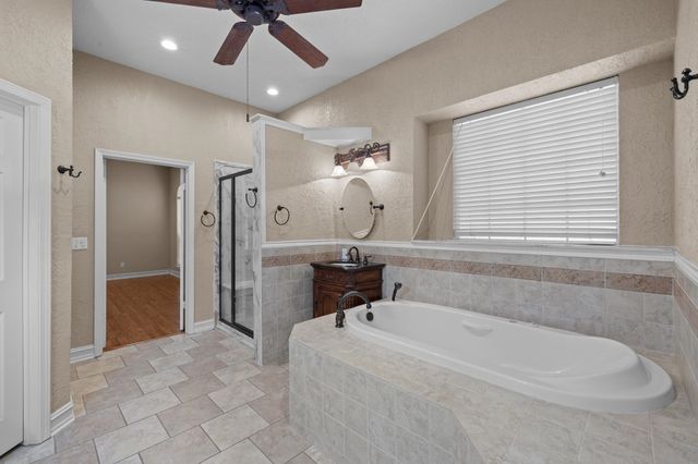 210 Lavender Ln, Longview, TX 75605