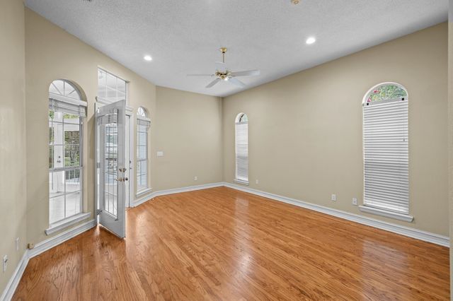 210 Lavender Ln, Longview, TX 75605