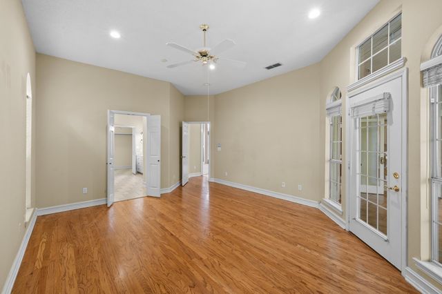 210 Lavender Ln, Longview, TX 75605