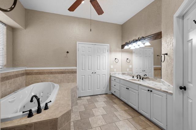 210 Lavender Ln, Longview, TX 75605