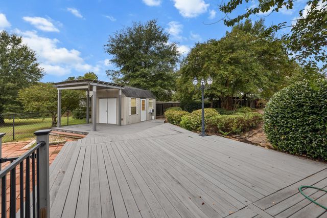 210 Lavender Ln, Longview, TX 75605