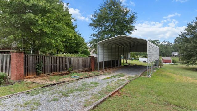 210 Lavender Ln, Longview, TX 75605