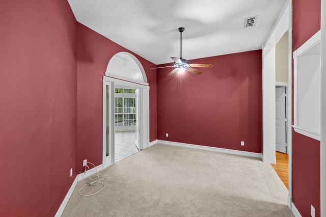 210 Lavender Ln, Longview, TX 75605