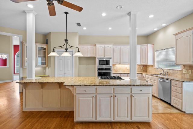 210 Lavender Ln, Longview, TX 75605