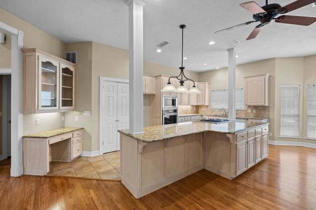 210 Lavender Ln, Longview, TX 75605