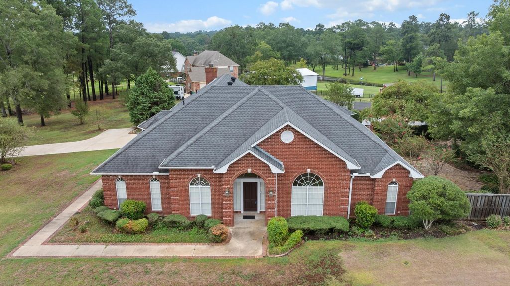 210 Lavender Ln, Longview, TX 75605