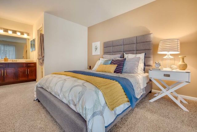 6107 Knollwood Road 105, Willowbrook, IL 60527