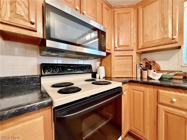 282 N Meadowlark Drive, Williamstown, WV 26187