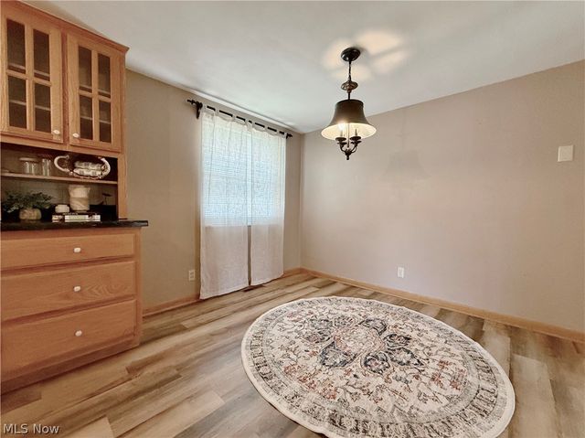 282 N Meadowlark Drive, Williamstown, WV 26187