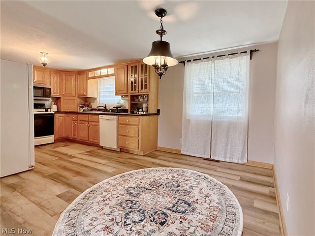 282 N Meadowlark Drive, Williamstown, WV 26187