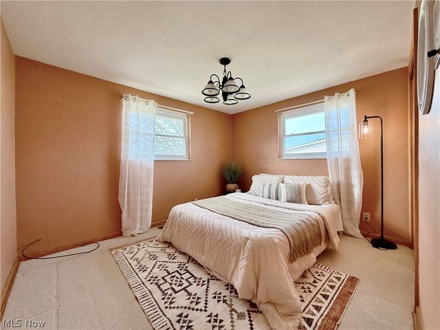 282 N Meadowlark Drive, Williamstown, WV 26187