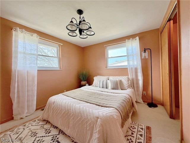 282 N Meadowlark Drive, Williamstown, WV 26187