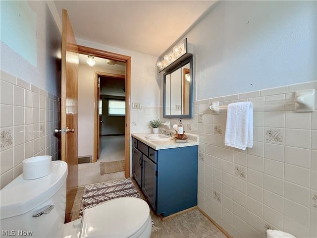 282 N Meadowlark Drive, Williamstown, WV 26187