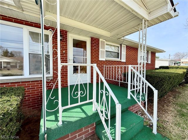 282 N Meadowlark Drive, Williamstown, WV 26187