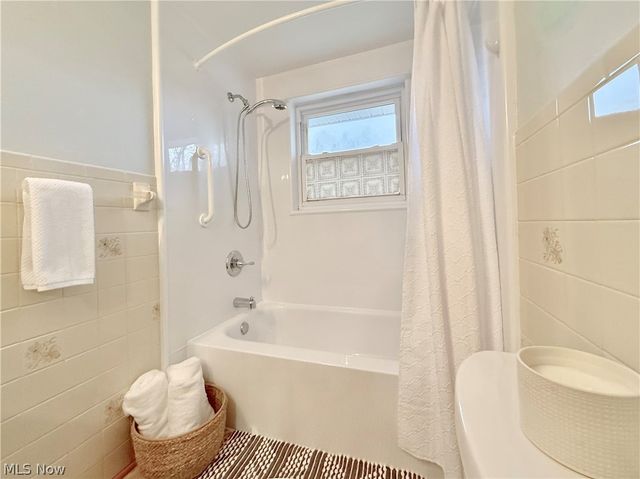 282 N Meadowlark Drive, Williamstown, WV 26187