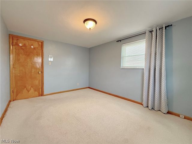 282 N Meadowlark Drive, Williamstown, WV 26187