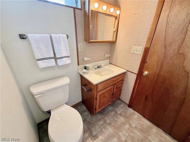 282 N Meadowlark Drive, Williamstown, WV 26187