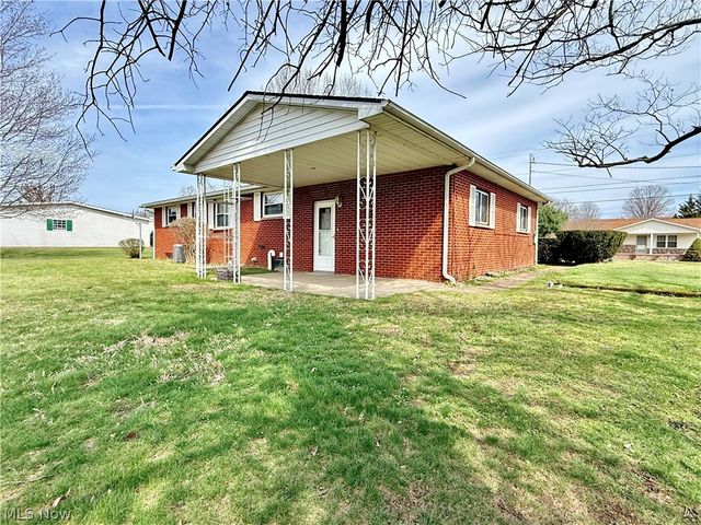 282 N Meadowlark Drive, Williamstown, WV 26187