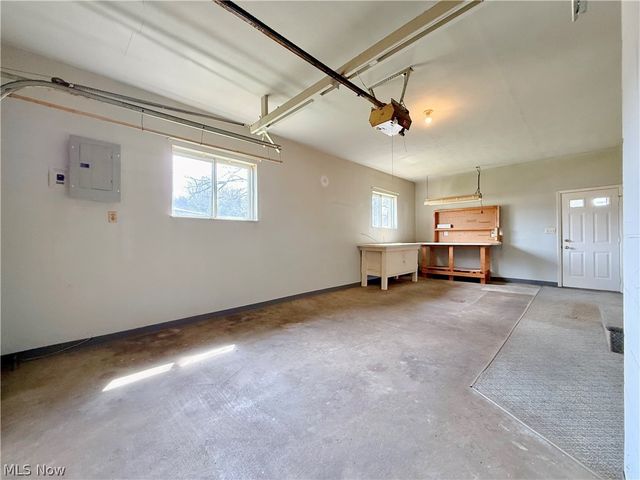 282 N Meadowlark Drive, Williamstown, WV 26187