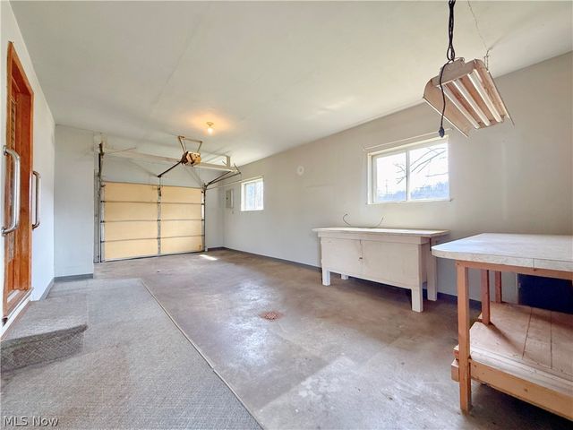 282 N Meadowlark Drive, Williamstown, WV 26187