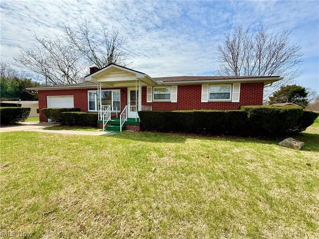 282 N Meadowlark Drive, Williamstown, WV 26187