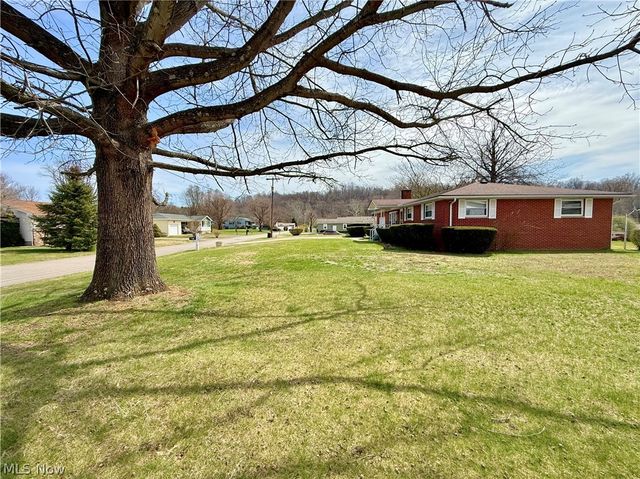 282 N Meadowlark Drive, Williamstown, WV 26187