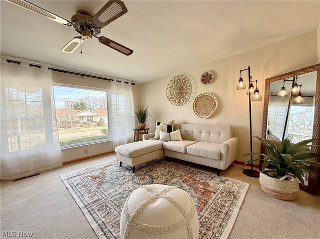 282 N Meadowlark Drive, Williamstown, WV 26187