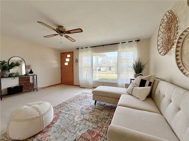 282 N Meadowlark Drive, Williamstown, WV 26187