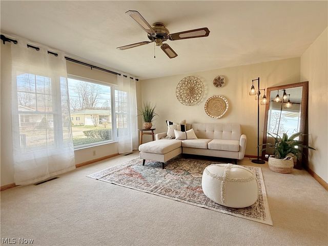 282 N Meadowlark Drive, Williamstown, WV 26187