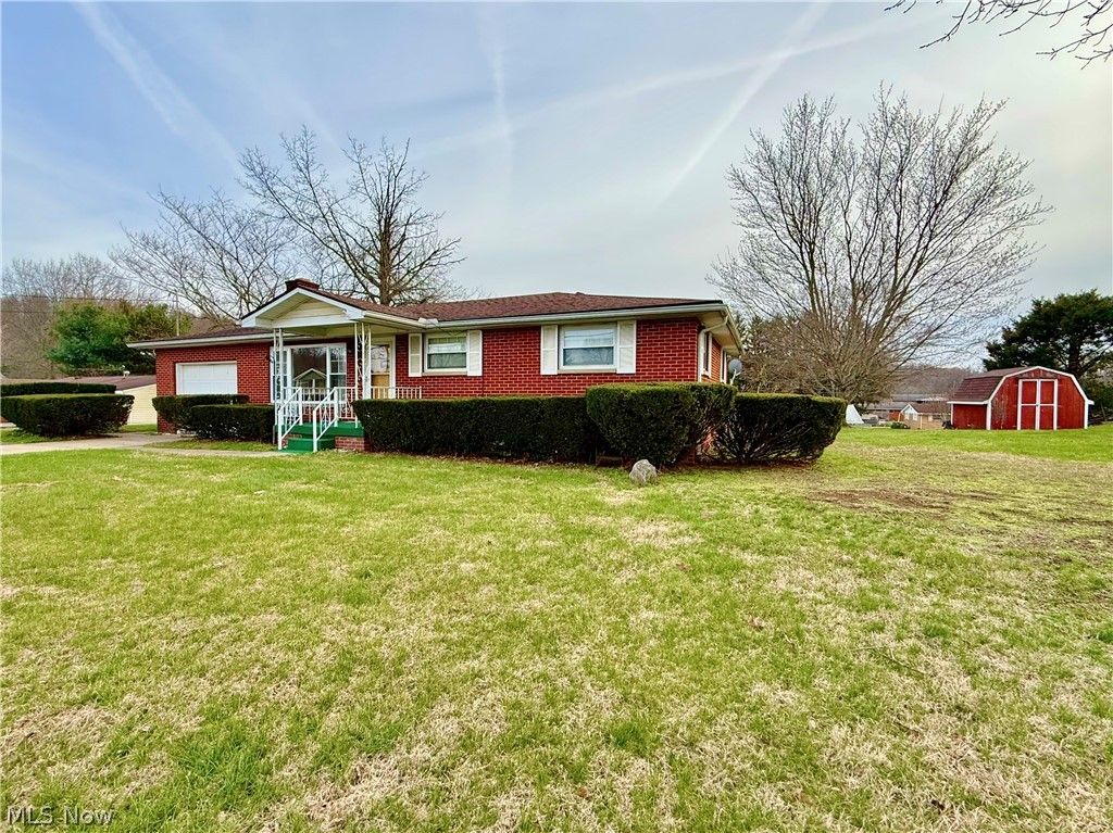 282 N Meadowlark Drive, Williamstown, WV 26187