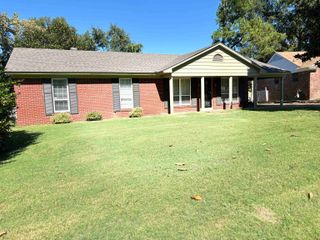 4042 TWIN LAKES DR, Memphis, TN 38128