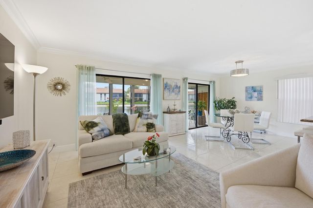 10223 N Circle Lake Drive 102, Boynton Beach, FL 33437