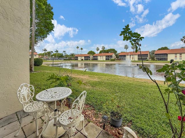 10223 N Circle Lake Drive 102, Boynton Beach, FL 33437