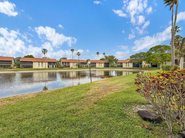 10223 N Circle Lake Drive 102, Boynton Beach, FL 33437