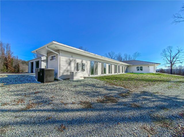 146 Nichols Circle, Yellville, AR 72687