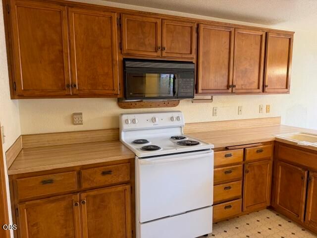 1710 SW Brownell Avenue, Grants Pass, OR 97526