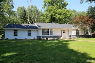 2131 Old Manor Road, St Louis, MO 63136